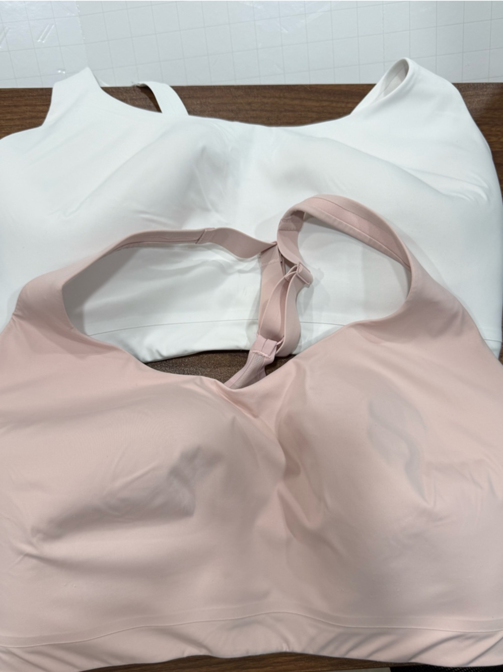 Athleta Advance Women’s Bra 42F Set of 2 sports bra. Pink & White